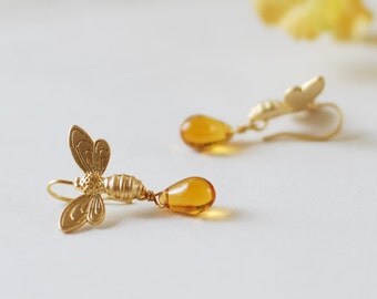 Bee Earrings, Gold Honey Bee Honey Drops Earrings, Amber Glass Dangle Earrings, Bee Jewelry, Spring Jewelry,  Bee Keeper Mothers Day Gift