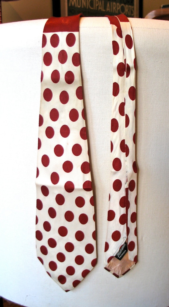 Vintage 1940s Necktie - Rayon with Moroon Polkadots