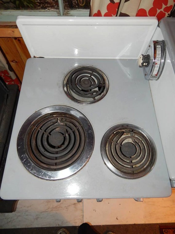 GE Antique Hotpoint Electric Stove with Oven Circa 1927 Works