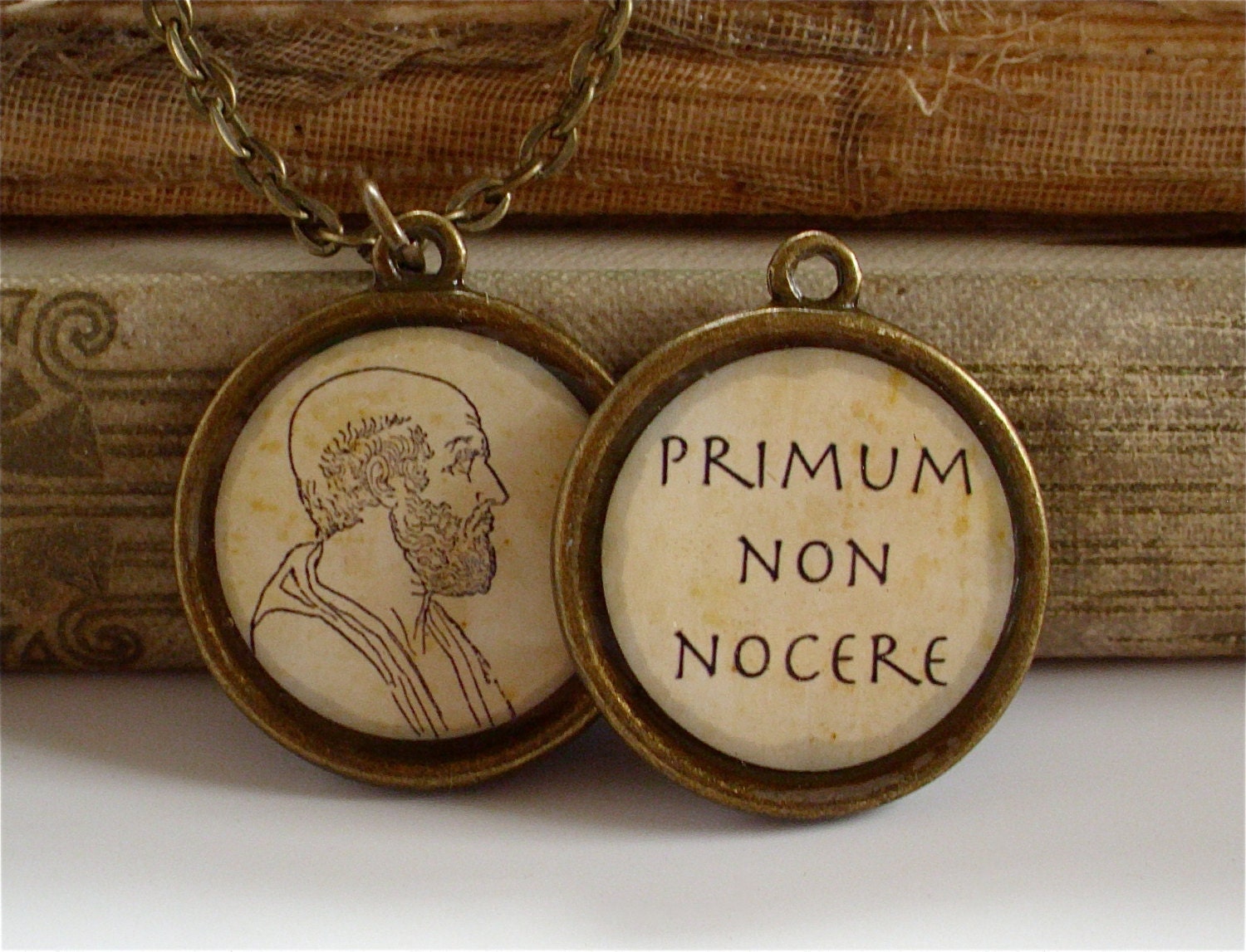 Primum non nocere. ПРИМУМ нон ноцере. Гиппократ Noli Nocere. Noli Nocere рисунок. Primum Noli Nocere перевод.