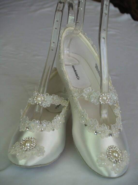 Ivory Victorian Flats Wedding Ivory shoes by NewBrideCo on Etsy