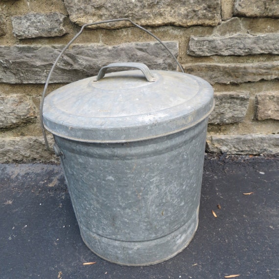 Large Galvanized Bucket Pail with lid by oZdOinGItagaiN on Etsy