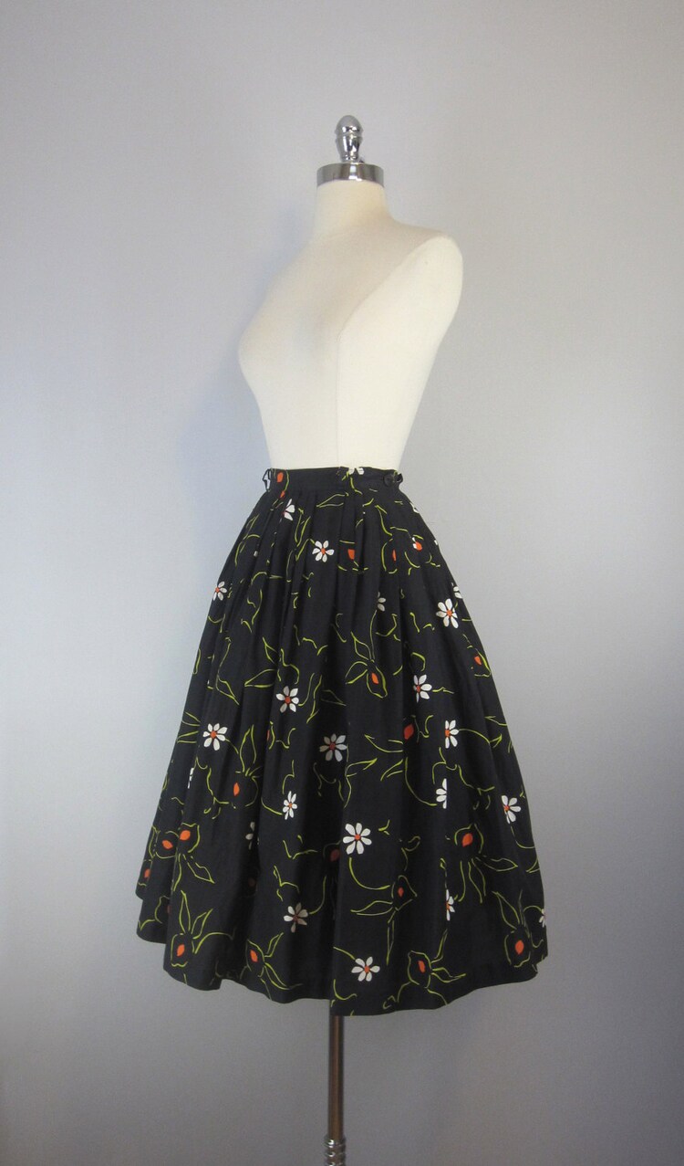 vintage 50s novelty print skirt / 1950s by archetypevintage