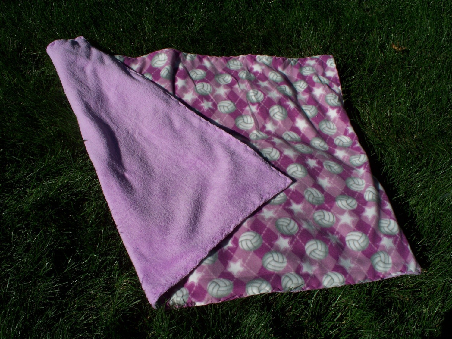 60 x 44 Purple Throw Blanket. Light Purple Gray