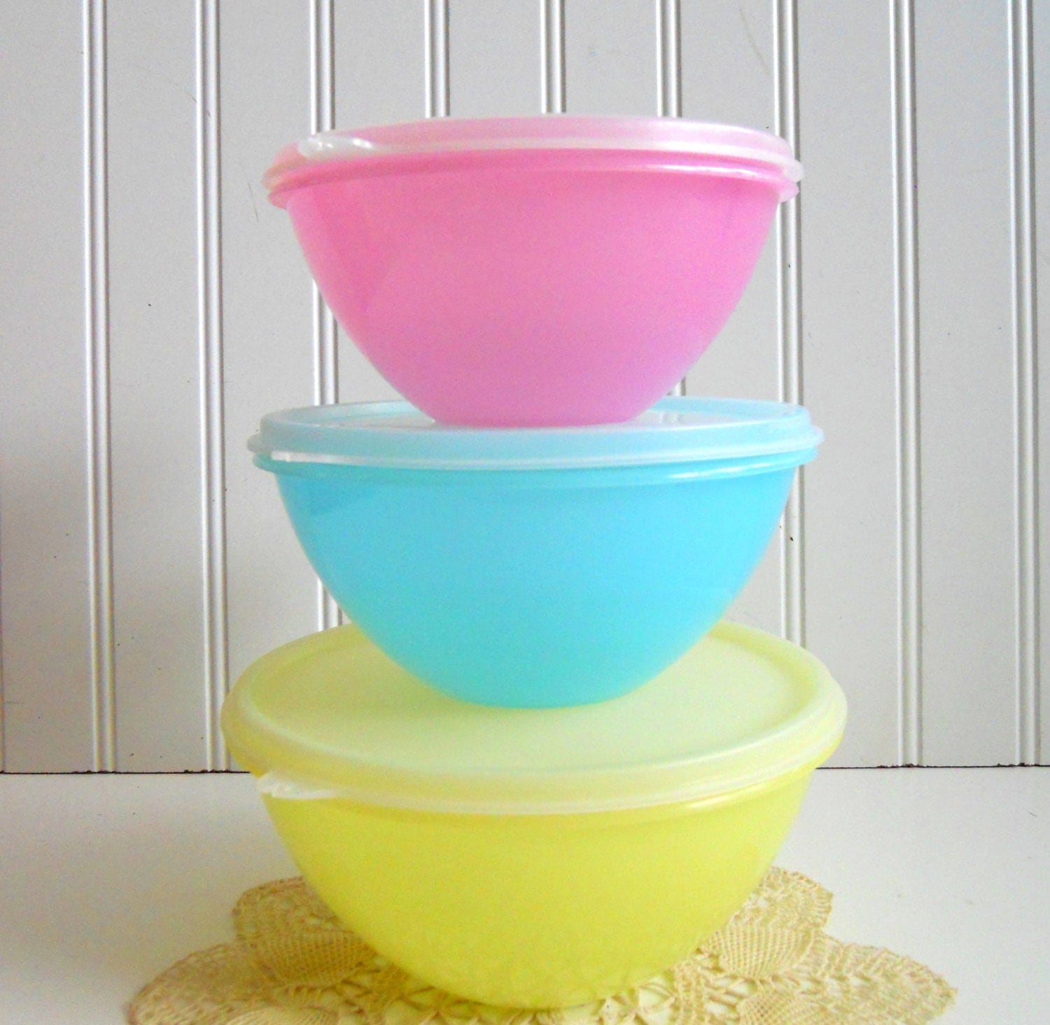 Vintage Pastel Tupperware Bowl Set. Set of Three.