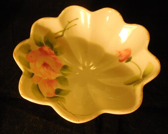 Japanese Scalloped Bowl P227