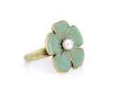 Beautiful Vintage Feel Gold-tone Enamel Mint Green Flower Ring,Size 7.5///K5