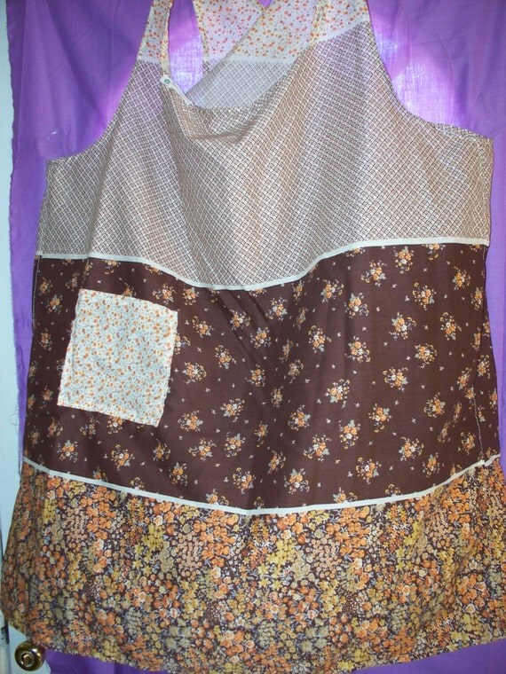 WRAPAROUND APRON with pocket