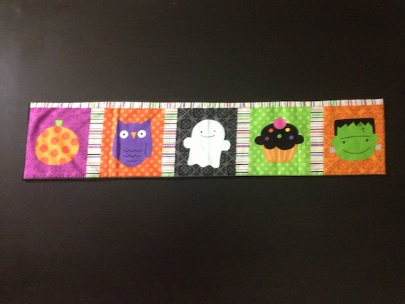 Quilted Halloween entry table runner