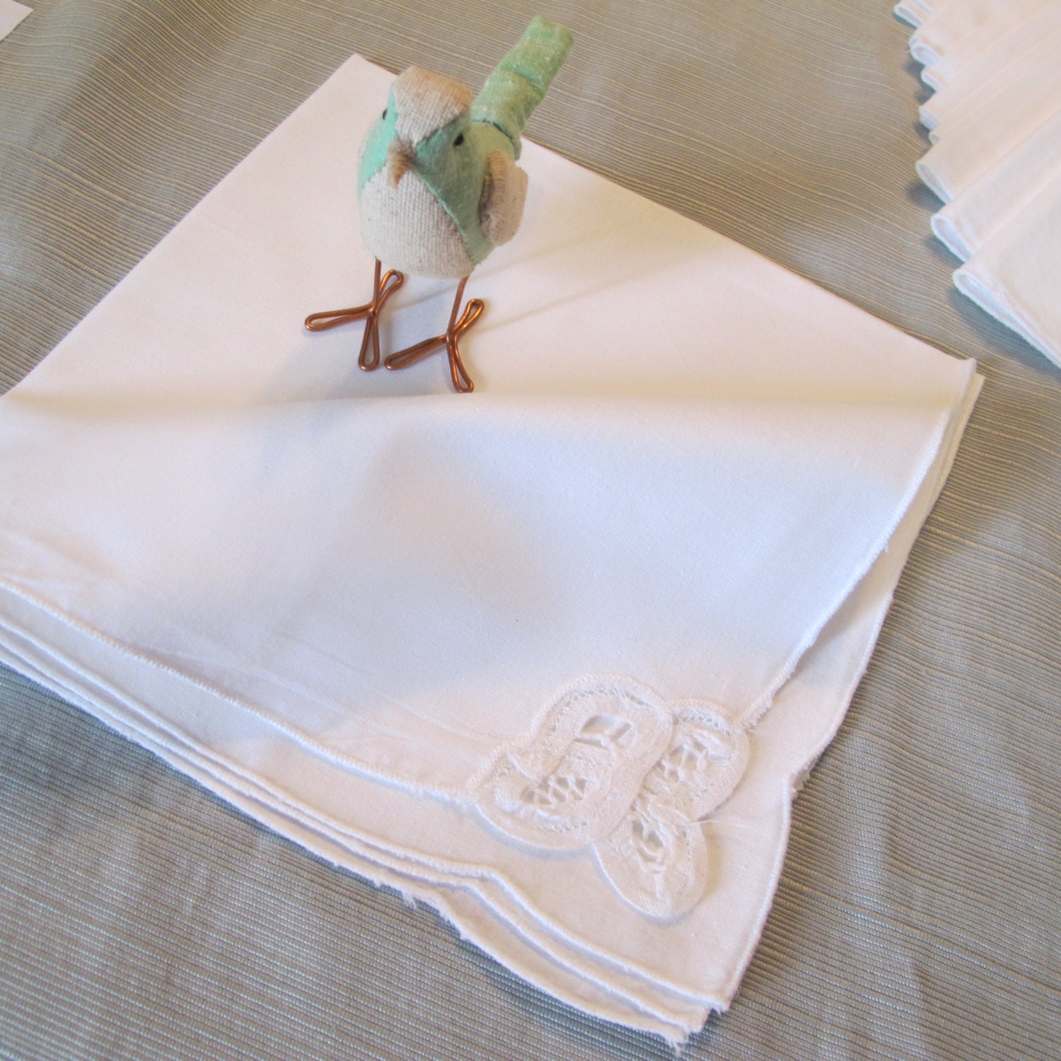 Set of 12 white cotton vintage napkins with by weddingparties