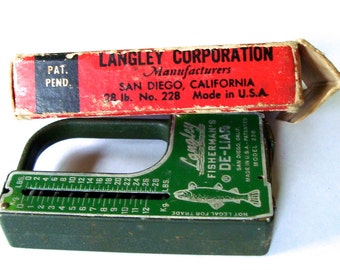 Vintage Langley Fisherman's De-Liar Model 208 scale and Tape Measure Green Vintage Langley Fisherman's De-Liar Model 208 scale and Tape Measure Green