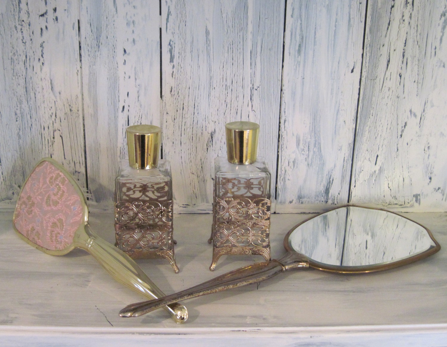 4 pieces of vintage beauty makeup kit accessories retro