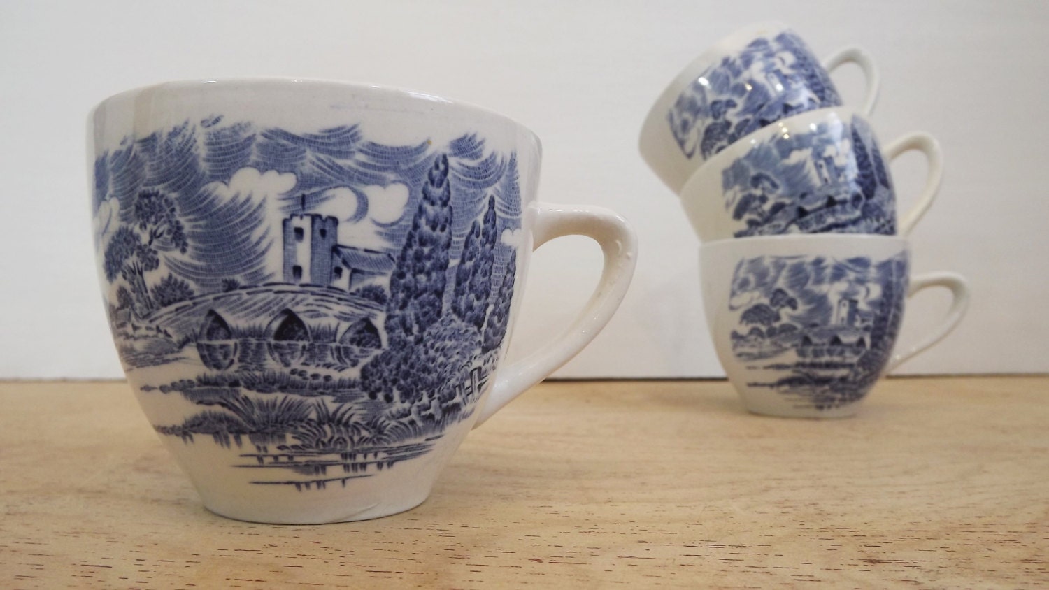 Wedgewood China Collection / Set Countryside Pattern Set of Four (4