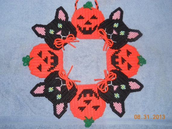 Halloween Wreath in Plastic canvas