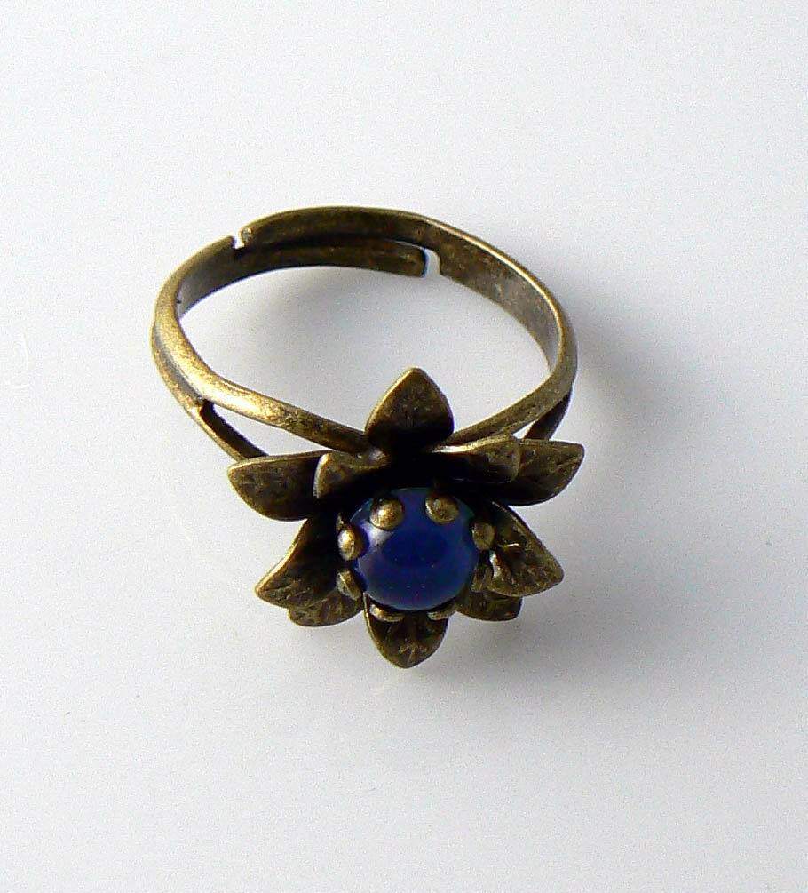 Antique finish flower mood ring