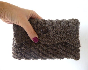 Brown crochet clutch handbag, knit purse in wool customizable for vegan, textile beauty case bag organizer. Evening modern clutch bag