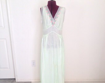 Vintage 1950s Nightgown