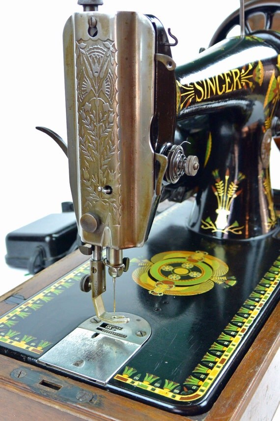 Antique Singer Sewing Machine 1909 LOTUS 661 / Instruction