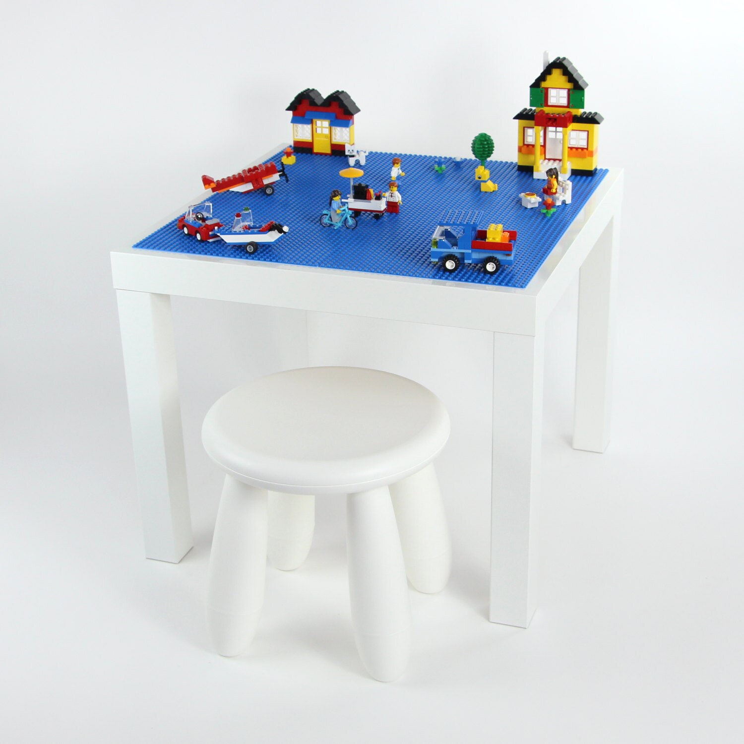LEGO Table and Stool White with 20 x 20 Blue by VineStreetMaker