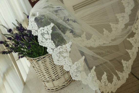 Custom Make Vintage White Ivory Wedding Veil Bridal Veil One Tier Fingertip Mantilla Alencon Lace Veil with Comb