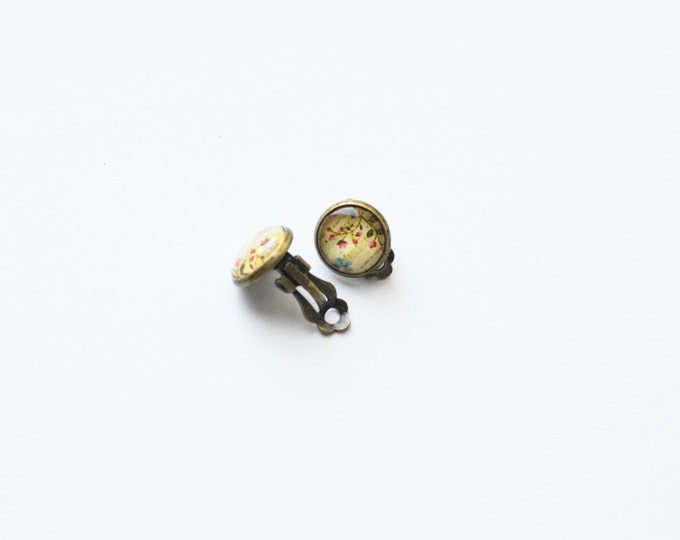 MELODY Round clips brass and glass with notes in retro and vintage style