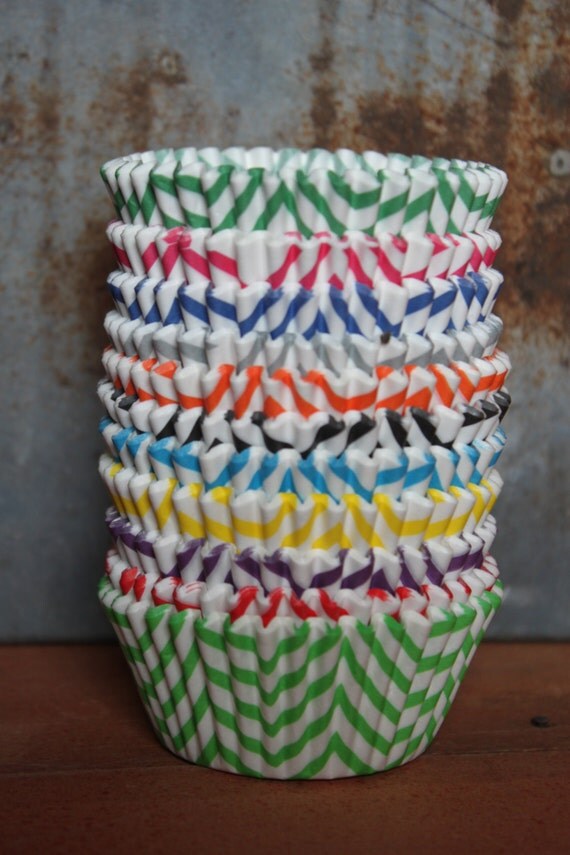 Chevron Cupcake Liners-- Assorted Colors-- Set of 25 -- Standard Size -- Choose your colors Il_570xn