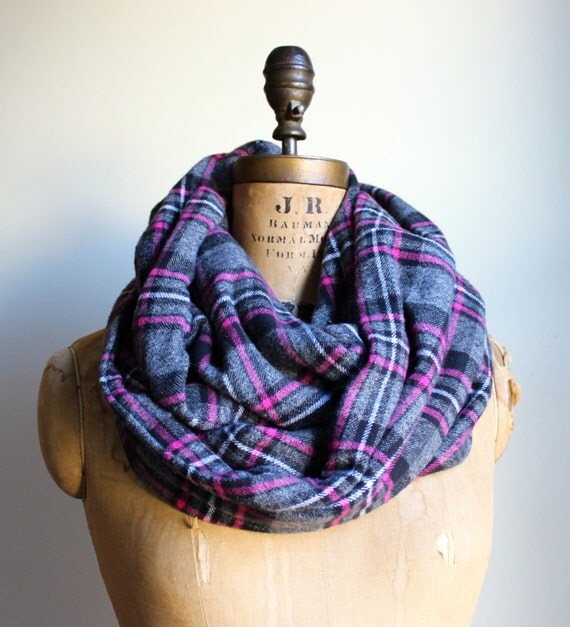 Flannel Loop scarf. Grey. Pink. Tartan. Extra Big. by Happiknits