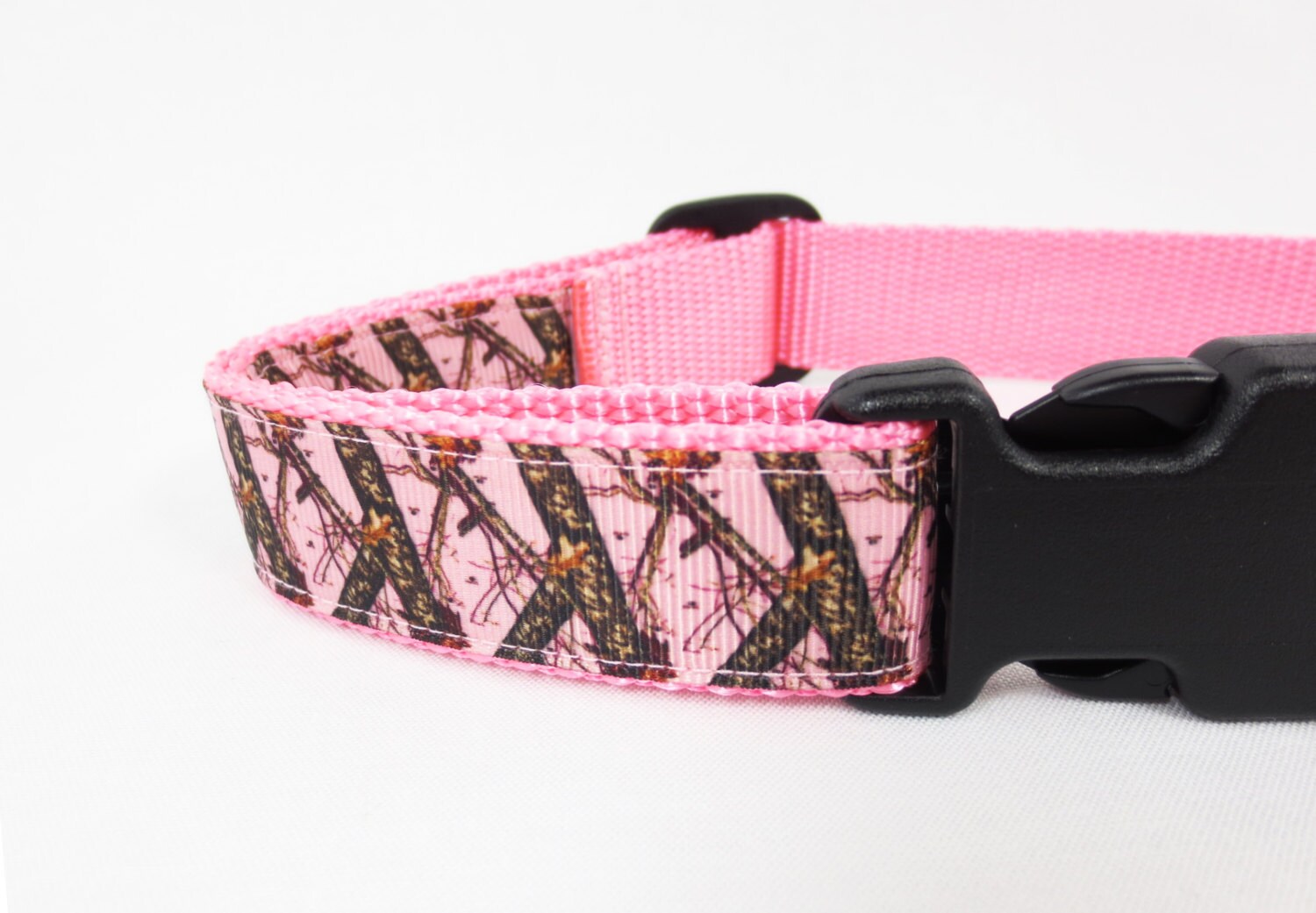 Medium Pink Camo Dog Collar