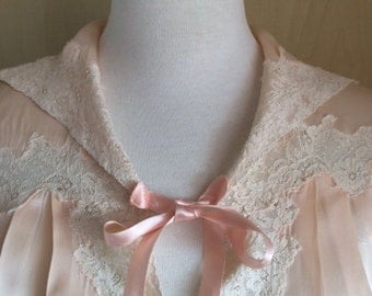 Vintage 1930s Bed Jacket / Pale Peach Pink Color / Lingerie / Satin And Lace / M-L Size