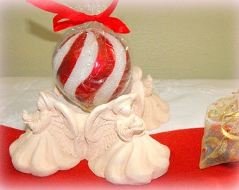 United Design Corp 3 Angels Circle Candle Holder Stoneware in Pink 1989 Signed ( USA )