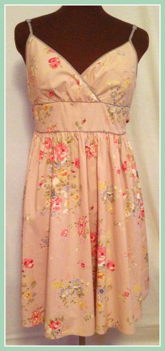 Women's Pale Pink Floral V-Neck Dress with Bow