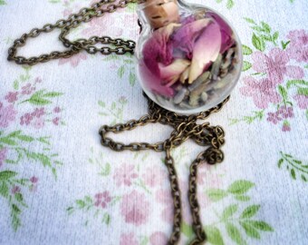 Real Flower Necklace, Glass Orb Necklace, Botanical jewellery, Bohemian Necklace, Nature Necklace