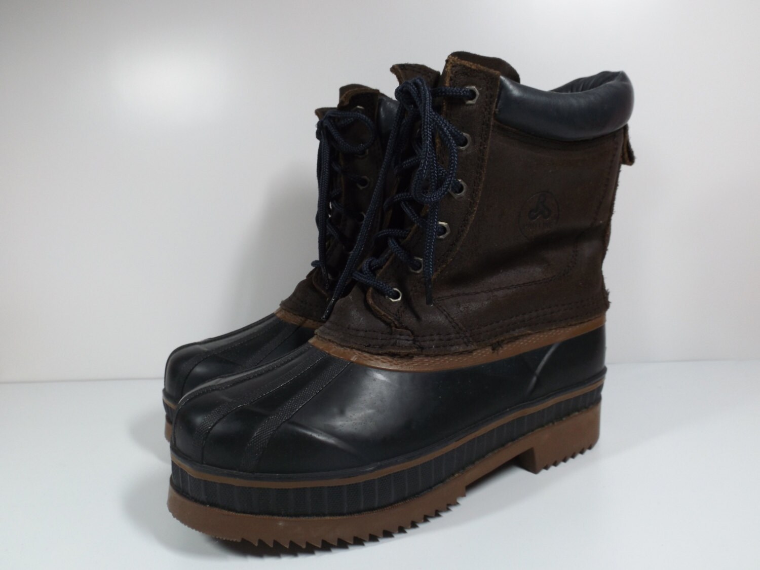 Sale size 8 Leather/rubber men shoes . Pro Line steel shank