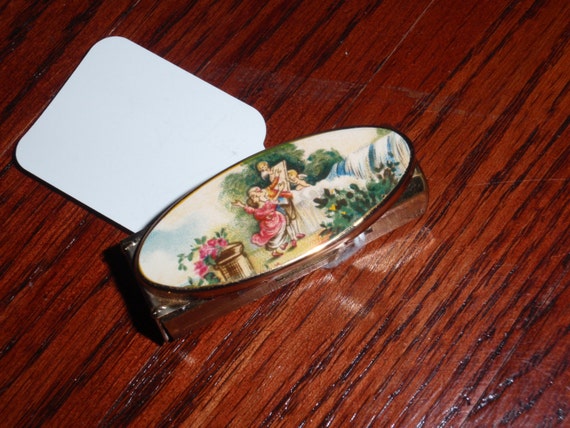 Vintage Stratton Powder Compact - Clematis Flowers - The Pink