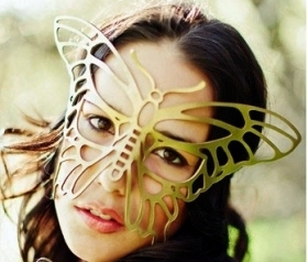 Butterfly leather mask in Gold
