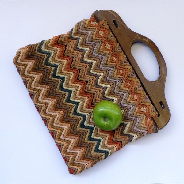 Vintage Crochet bag with wooden handles Chevron pattern