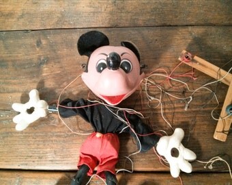 Disney doudou Mickey Mouse marionnette bleu souris fusée planète