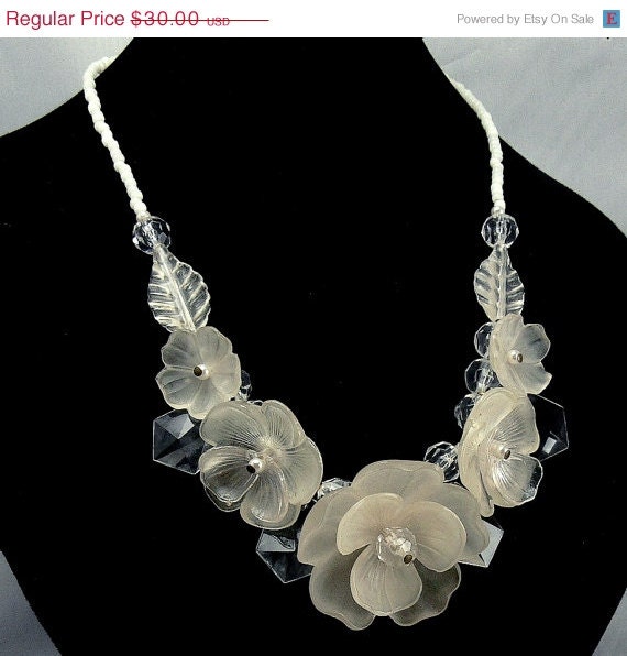 Vintage 70s Lucite Flower Necklace