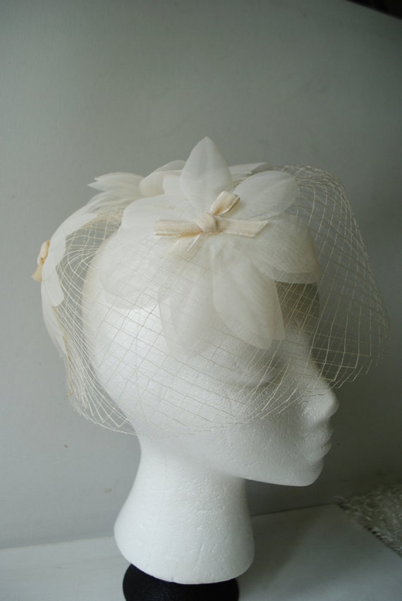 Wedding vintage 60s white net pillbox hat veil with 4 large