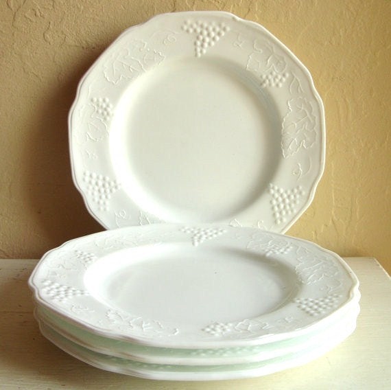 Set of 4 White Milk Glass Grapevine Full Size Dinner Plates