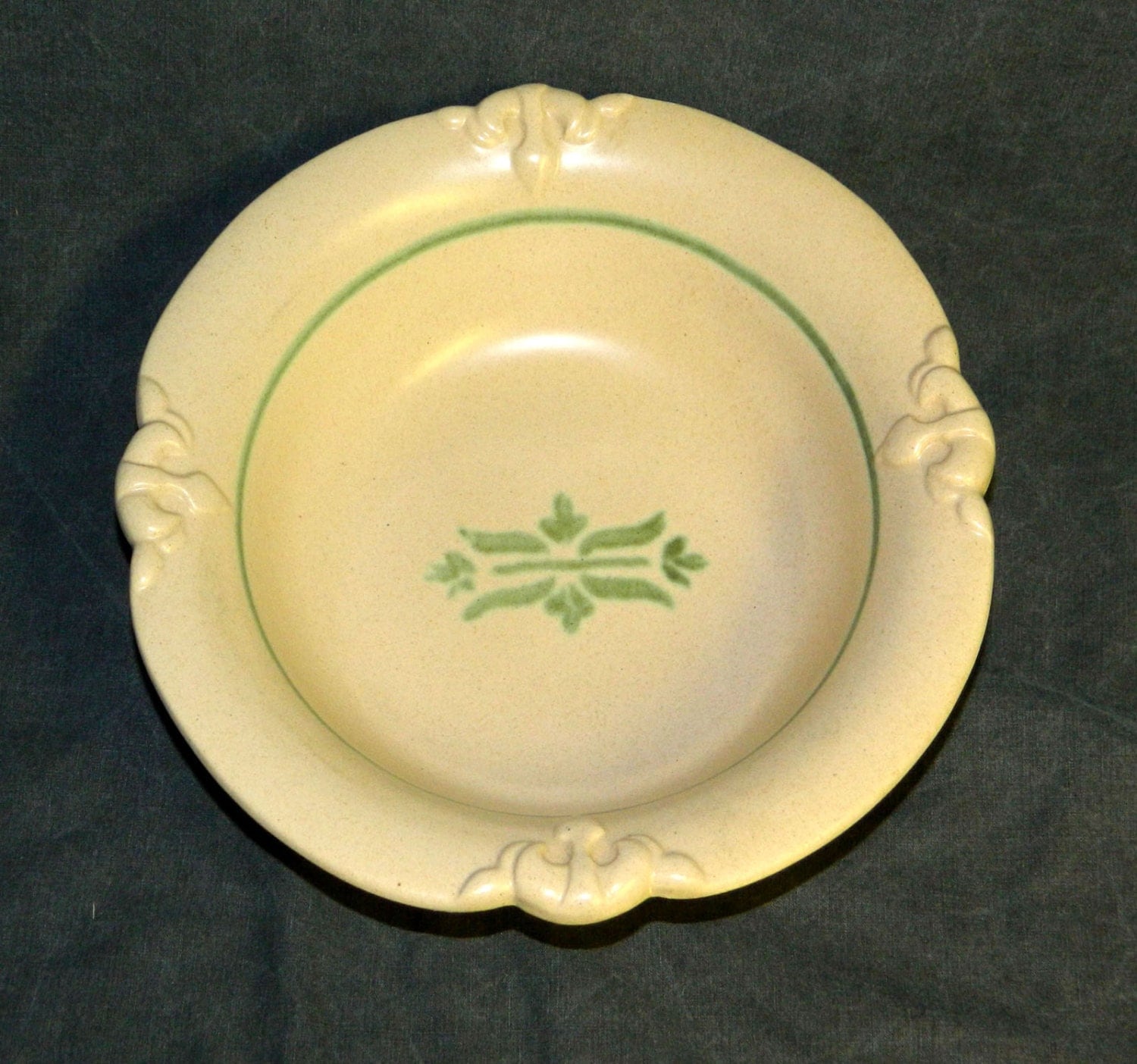 Haeger Vintage Serving Bowl 3055 Ceramic Pottery. Fruit Bowl.