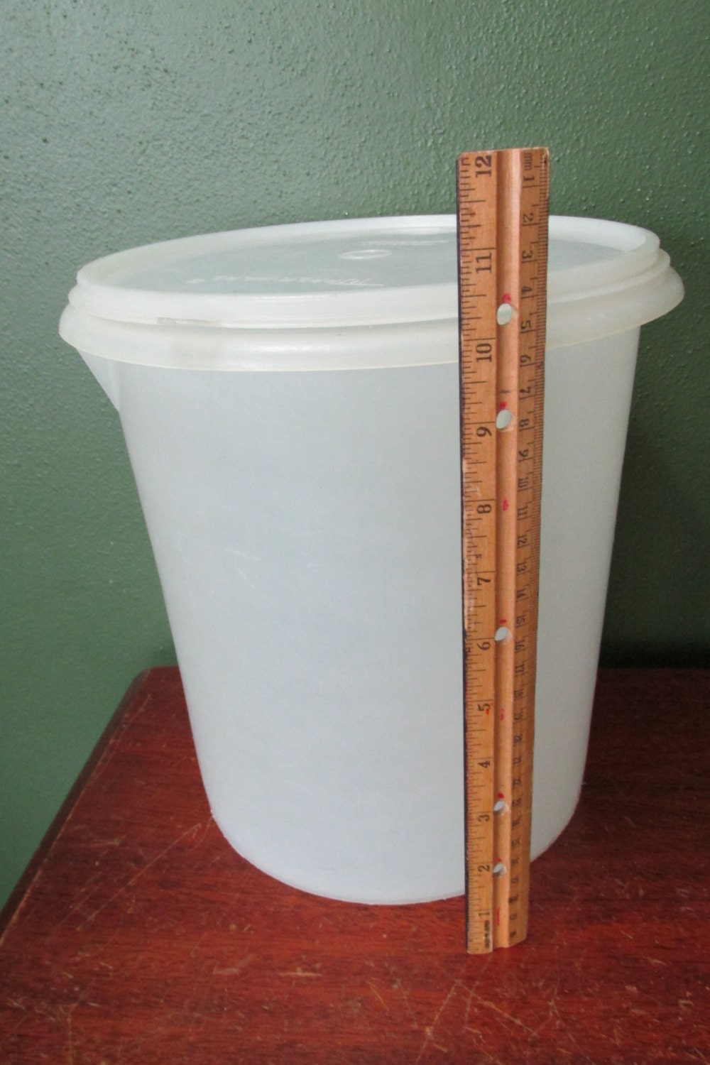 Tupperware Giant Canister 10 1/2 Tall
