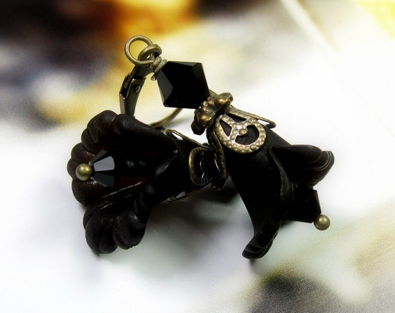 Black Flower Earrings Goth Swarovski Vintage by jewelrybyNaLa