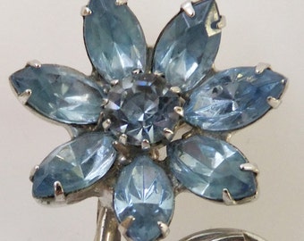 Vintage jewelry brooch Juliana style blue rhinestones in silver tone 1950s brooch