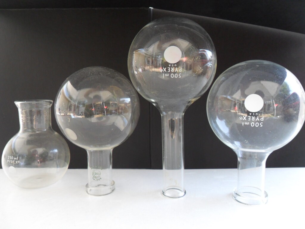 set of 4 vintage Pyrex lab glassware . vintage Pyrex beakers