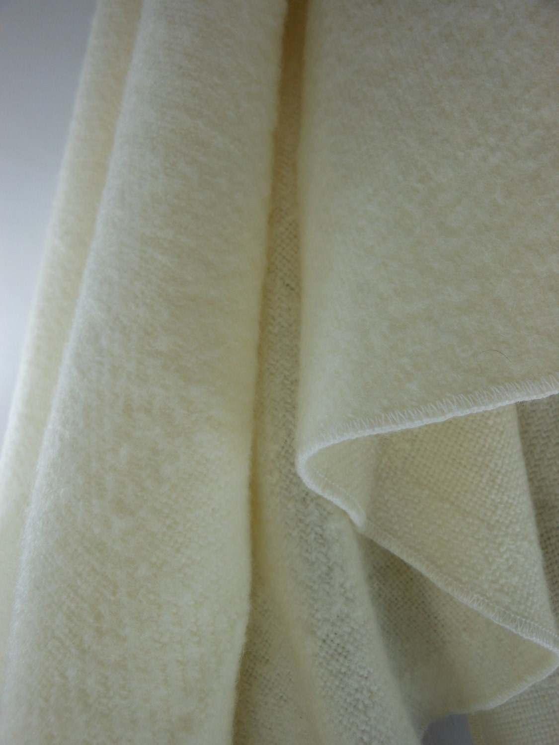 Pair FARIBO Blankets Soft Wool Acrylic Satin Binding 63 X 90