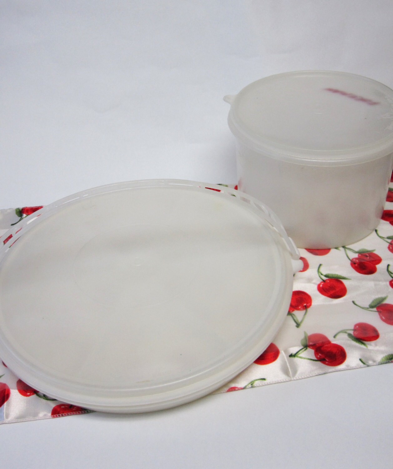 Tupperware Vegetable Relish Fruit Tray Canister Storage 4 Piece Set