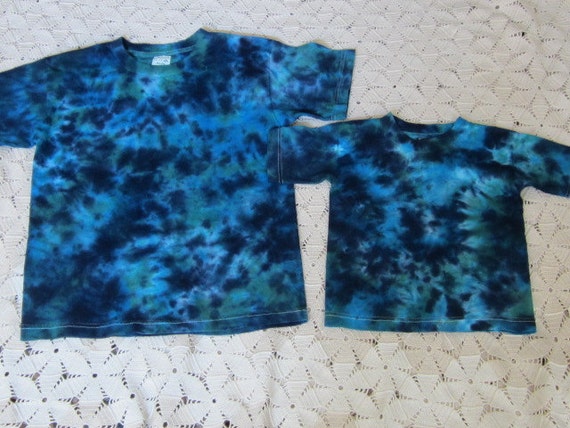 Tie dye RANDOM CRUMPLE shirt Youth large is ready to ship