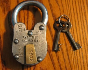 RMS TITANIC 1912 Padlock Beautiful working model. Use this on your boat.