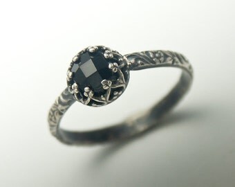 Black Onyx Ring, Sterling Silver Pattern Band with Black Onyx, Custom created in your size, Onyx Ring, Antique Style Ring, Onyx Jewelry